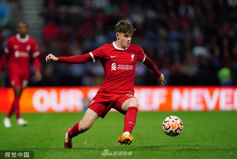 边路传中方 边路传中方