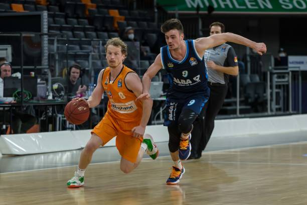 西在下半场 西在下半场